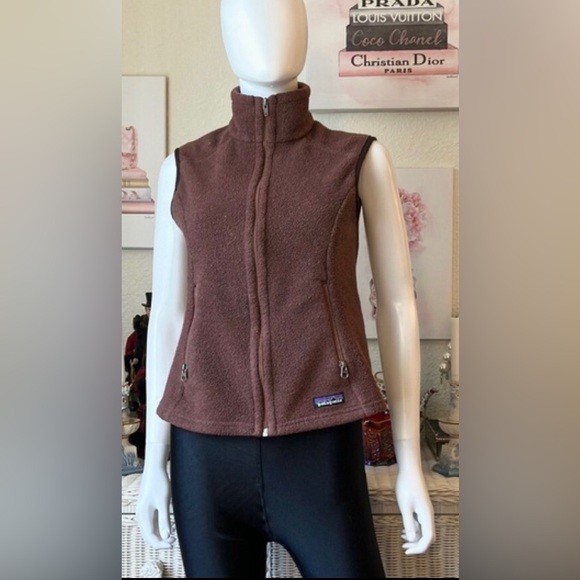 Patagonia Jackets & Blazers - Patagonia fleece vest full zip chocolate brown color with black trim Size small